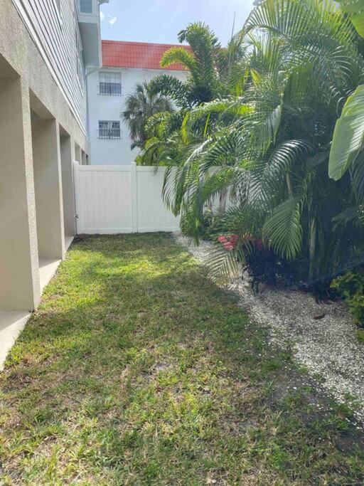 Luxurious Modern Townhouse Right Across Beach!! Table Tennis St. Pete Beach Exterior foto