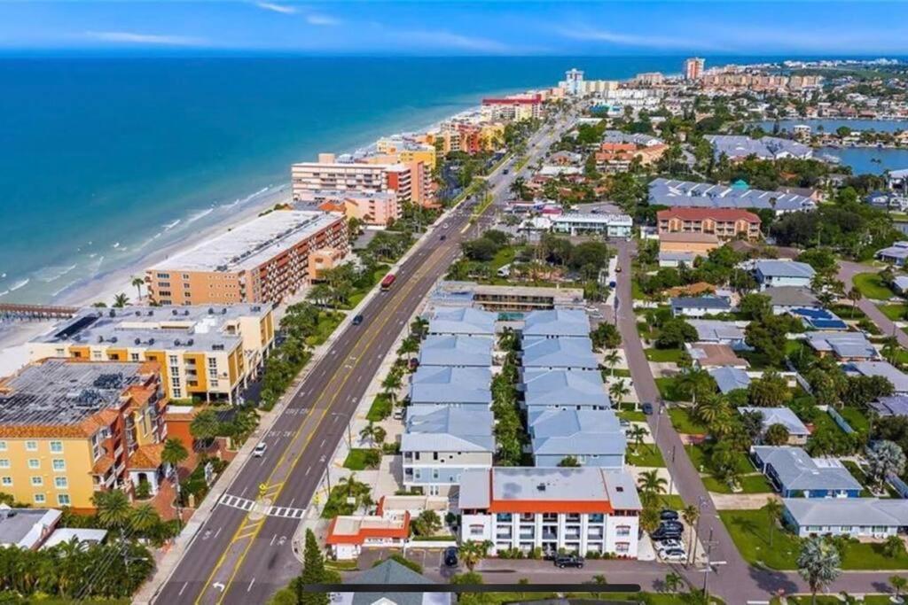 Luxurious Modern Townhouse Right Across Beach!! Table Tennis St. Pete Beach Exterior foto