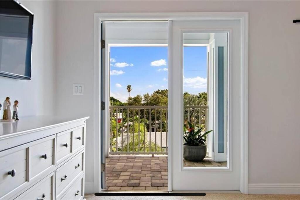 Luxurious Modern Townhouse Right Across Beach!! Table Tennis St. Pete Beach Exterior foto